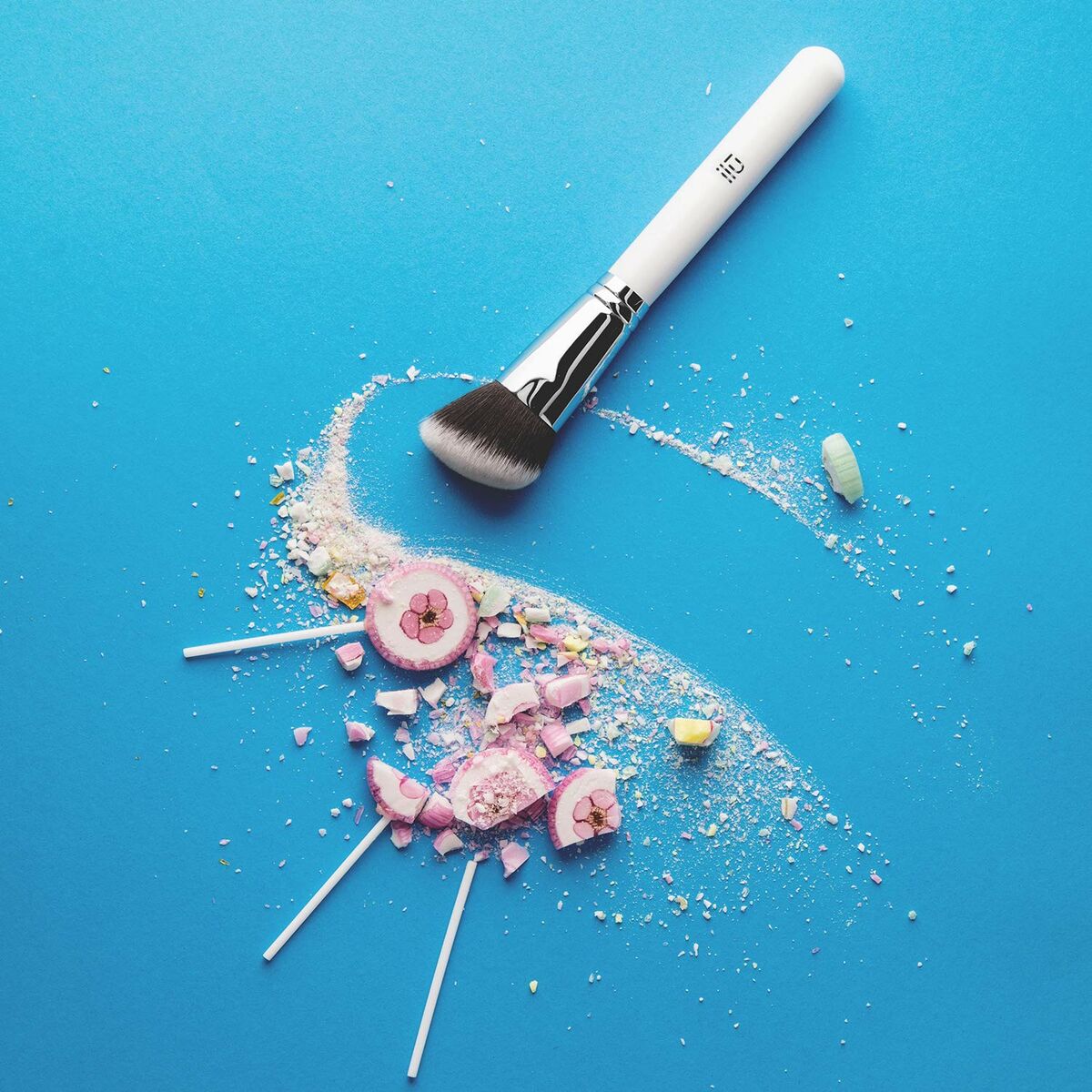 Blusher brush Ilū Nº 301 Kabuki Angled - Ilū Maroc - Aylal Beauty Blusher brush Ilū Nº 301 Kabuki Angled - Ilū Maroc - Aylal Beauty