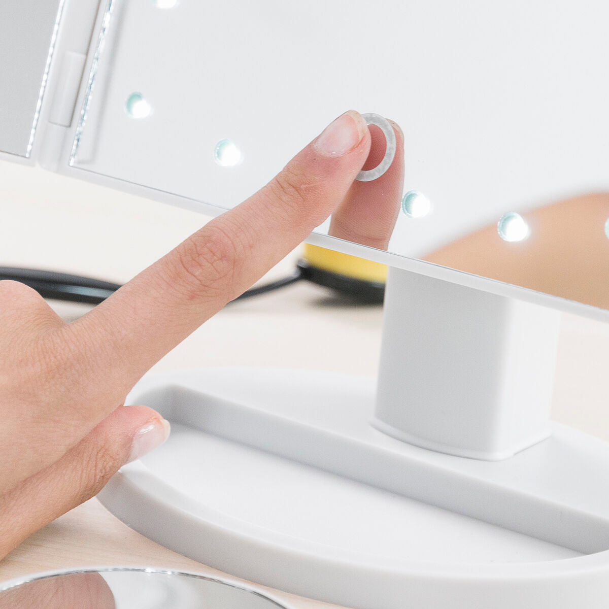 Magnifying Mirror with LED 4-in-1 Ledflect - InnovaGoods Maroc - Aylal Beauty Magnifying Mirror with LED 4-in-1 Ledflect - InnovaGoods Maroc - Aylal Beauty