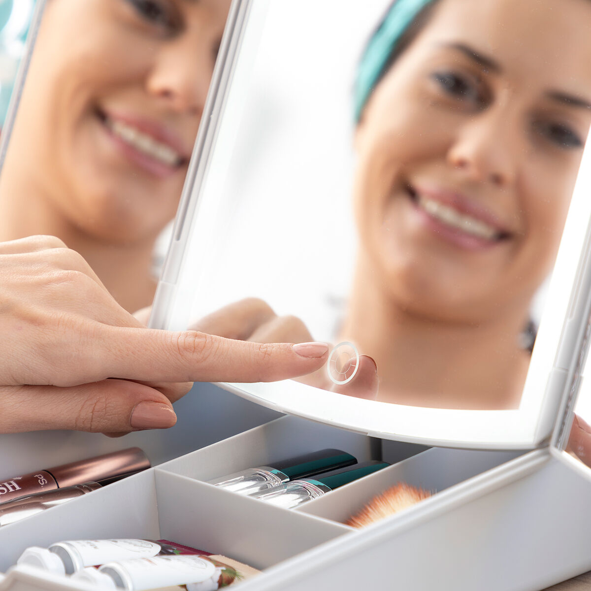 3-In-1 Folding LED Mirror with Make-up Organiser Panomir - InnovaGoods Maroc - Aylal Beauty 3-In-1 Folding LED Mirror with Make-up Organiser Panomir - InnovaGoods Maroc - Aylal Beauty